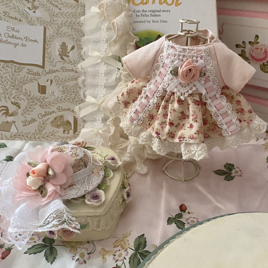 ローズレースのアンティークドレス ぬい服