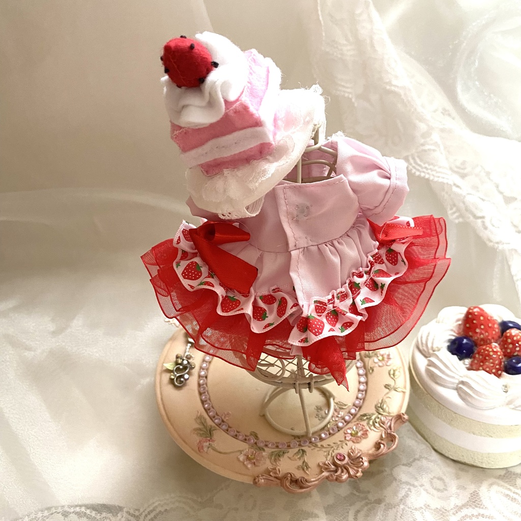 おおきないちごケーキドレス ぬい服 いつぬい