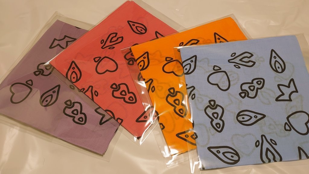 レッサーモクリたちのチャームポイント柄バンダナ