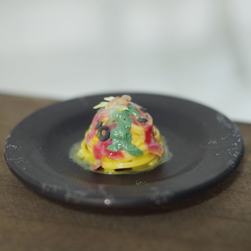 【パスタプレート【生ハムとバジルのオイルパスタ】　 1/4～1/3サイズ】スパゲッティ　フェイクフード　ドール用　ぬい用　ミニチュアフード　MDD　DD　撮影小物　40cmドール　50cmドール　60cmドール　70cmドール　75cmドール　MYOUDOLL　TelesthesiaDoll　BJD CROBI　Luts　SDM　SD　食品　模型　