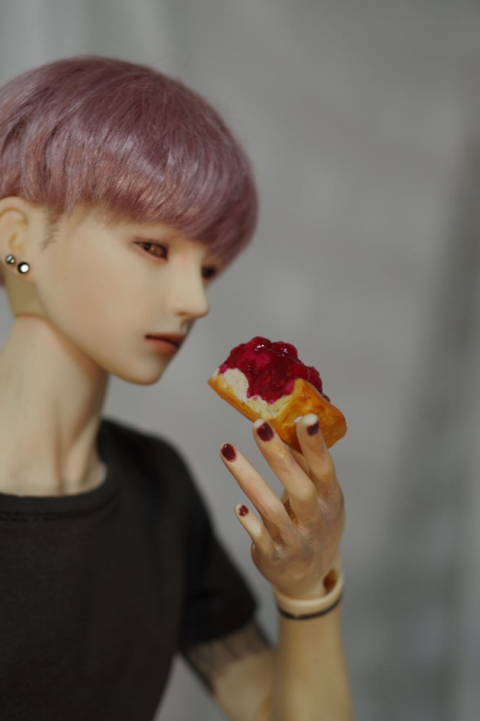 【チェリーパイ(1カット)　 1/4～1/3サイズ】タルト　スイーツ　フェイクフード　ドール用　ぬい用　ミニチュアフード　MDD　DD　撮影小物　40cmドール　50cmドール　60cmドール　70cmドール　75cmドール　MYOUDOLL　TelesthesiaDoll　BJD CROBI　Luts　SDM　SD　食品　模型　