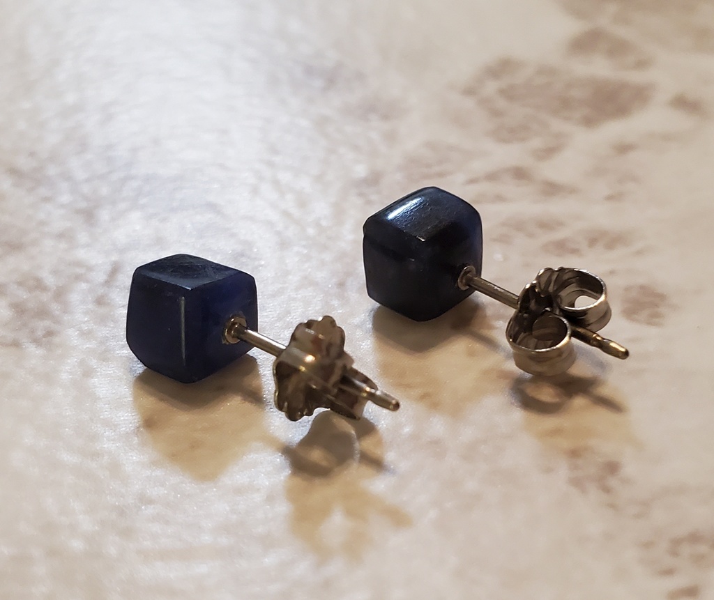 ※展示【本気で考えた夢女のためのイメージピアス】Ver.square【ソーダライト 原石使用】