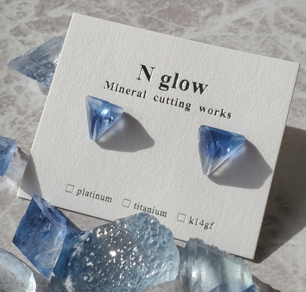 ※展示※【本気で考えた夢女のためのイメージピアス】ブルーフローライト原石使用