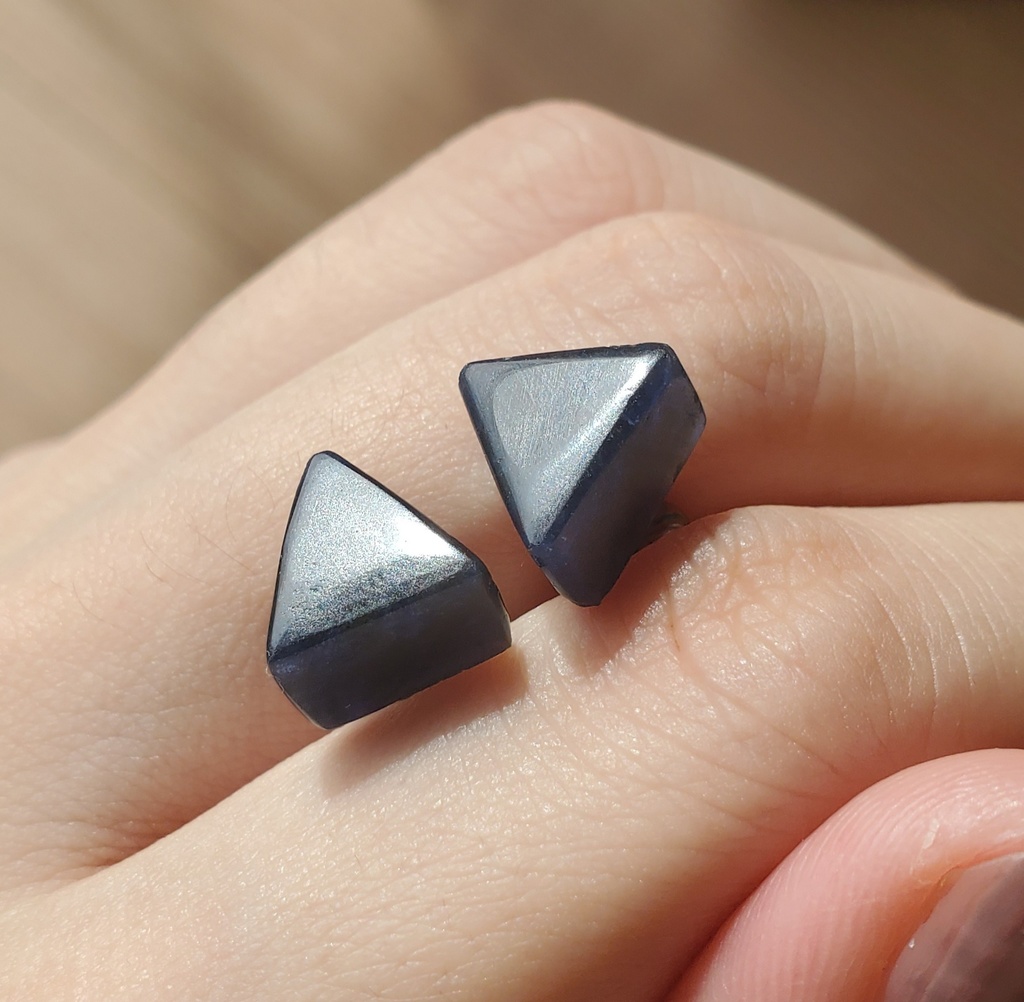 ※展示※【本気で考えた夢女のためのイメージピアス】Ver.Triangle【ソーダライト 原石使用】