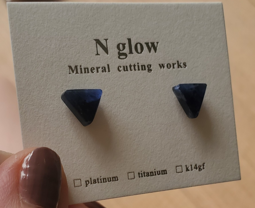 ※展示※【本気で考えた夢女のためのイメージピアス】Ver.Triangle【ソーダライト 原石使用】【訳有り】