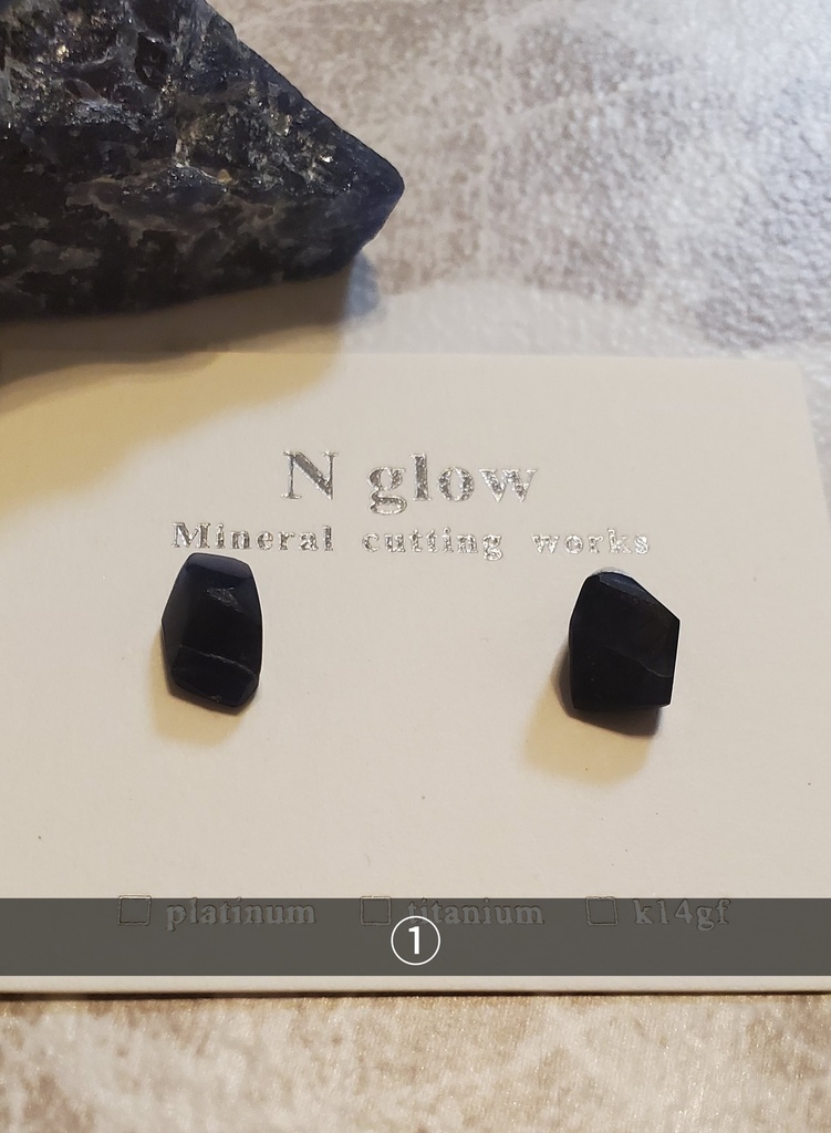 【展示】【本気で考えた夢女のためのイメージピアス】Ver.asymmetry【ソーダライト 原石使用】