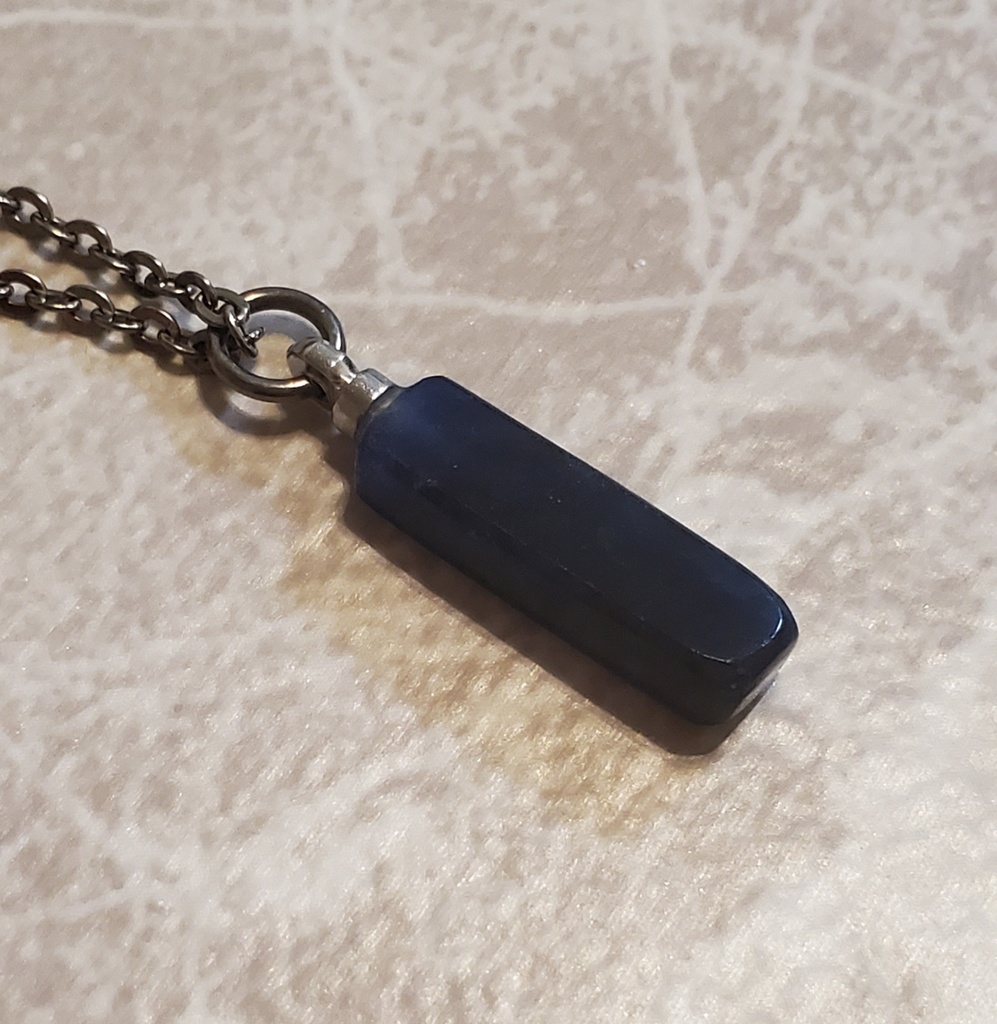 【展示】【本気で考えた夢女のためのイメージネックレス】【ソーダライト 原石使用】