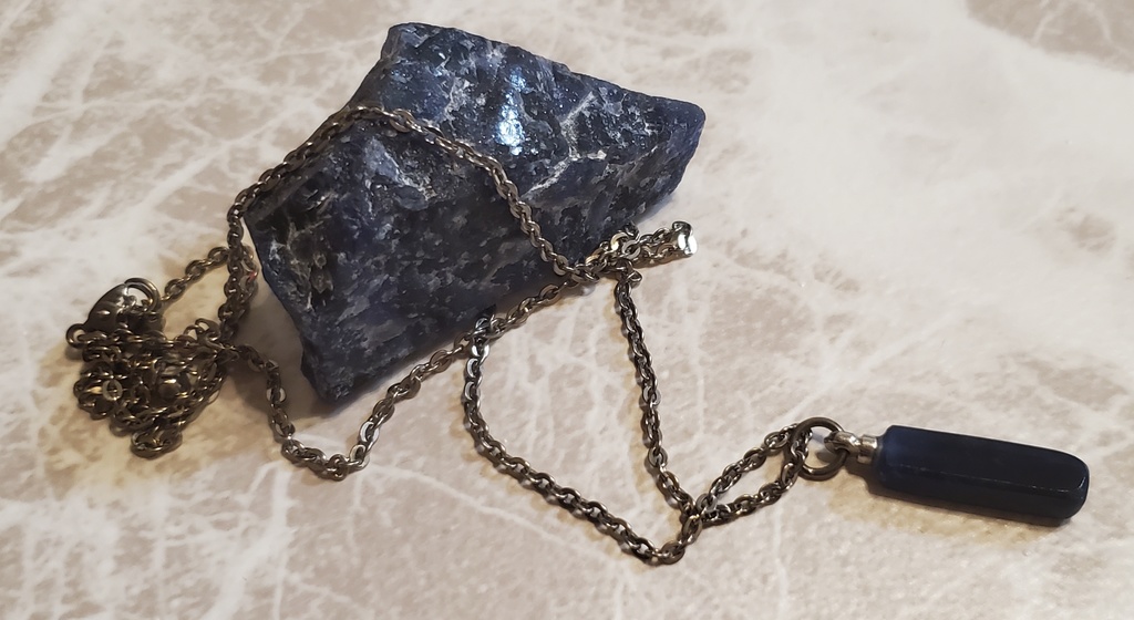 【展示】【本気で考えた夢女のためのイメージネックレス】【ソーダライト 原石使用】