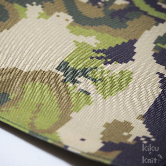 爬虫類迷彩柄ランチョンマット・ドット絵