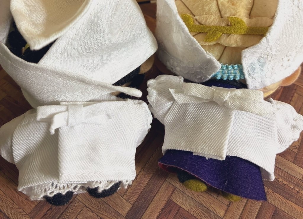 割烹着と三角巾セットとスヌード2個セット、そしてニット帽