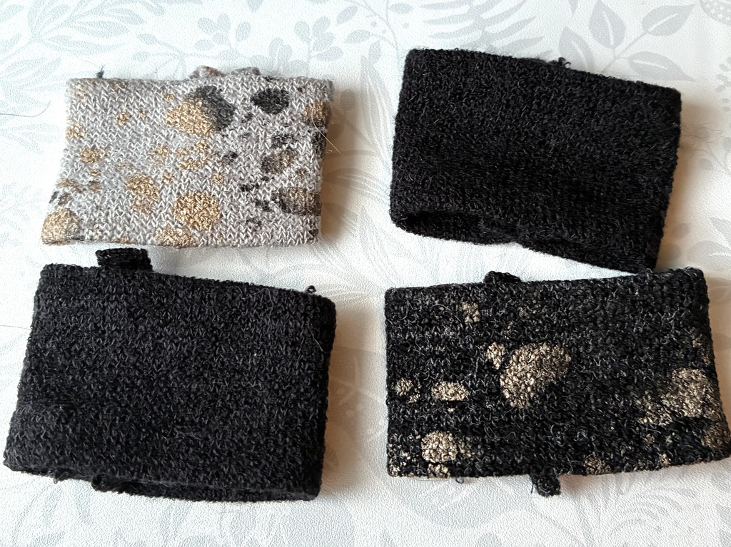 割烹着と三角巾セットとスヌード2個セット、そしてニット帽