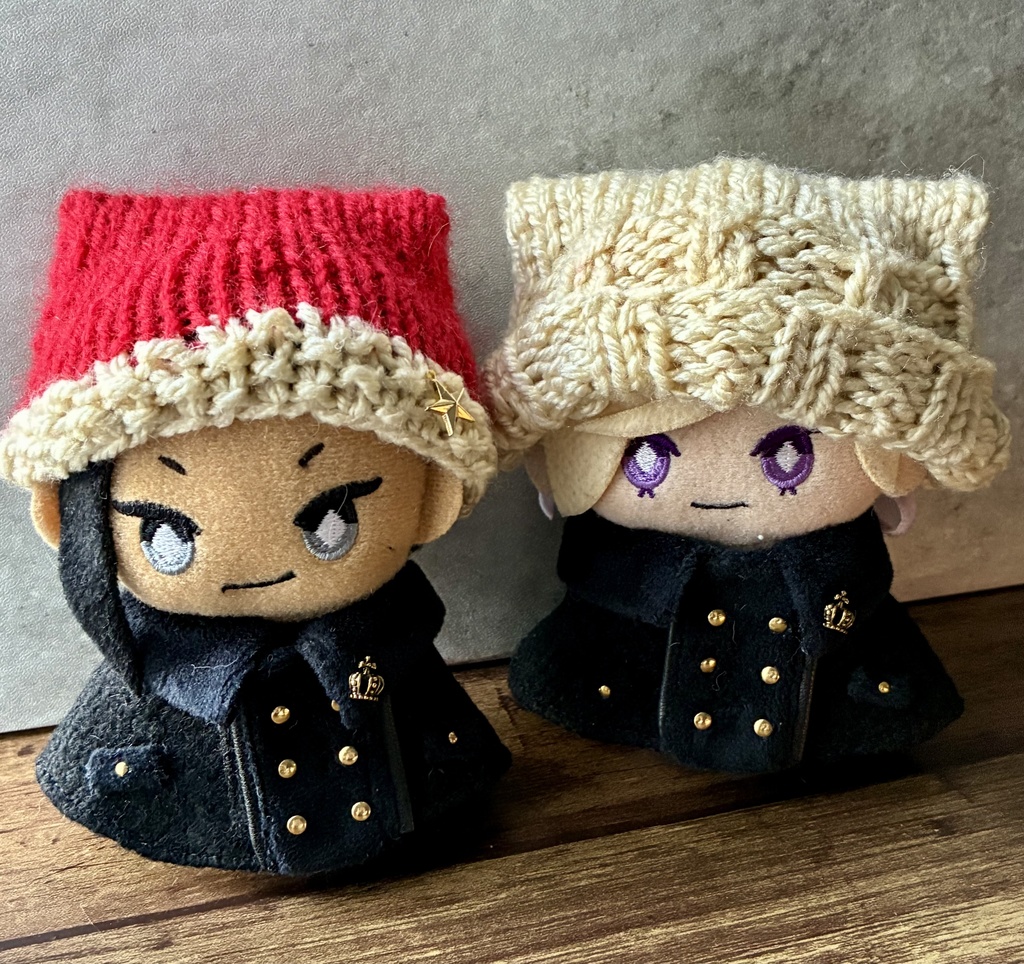 割烹着と三角巾セットとスヌード2個セット、そしてニット帽