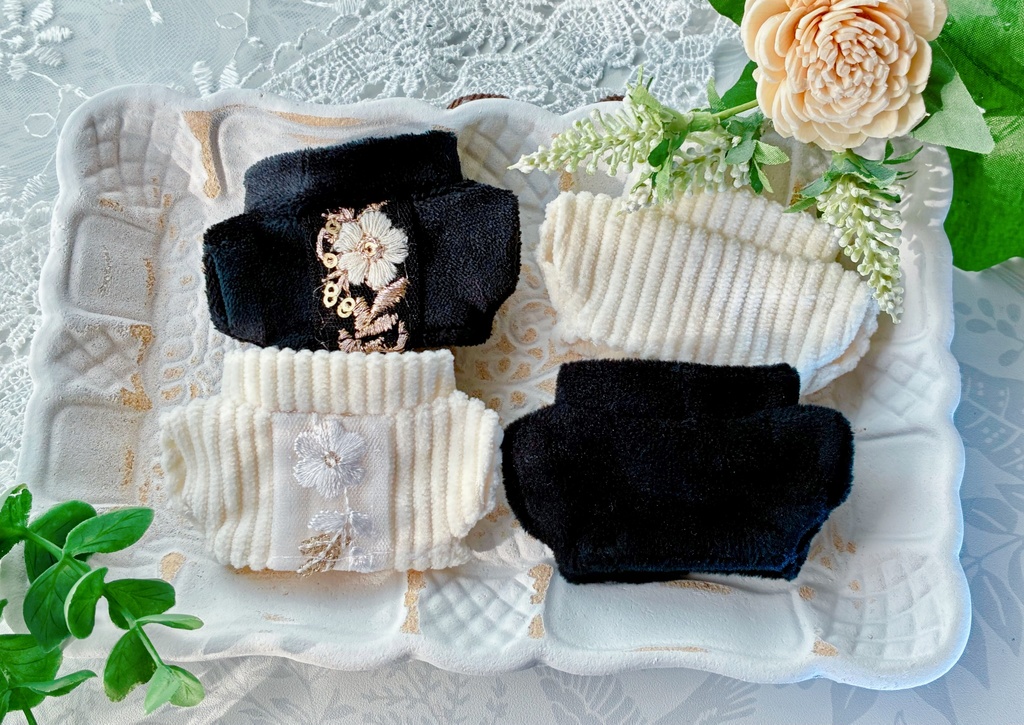 フラワーハイネックとシンプルハイネック