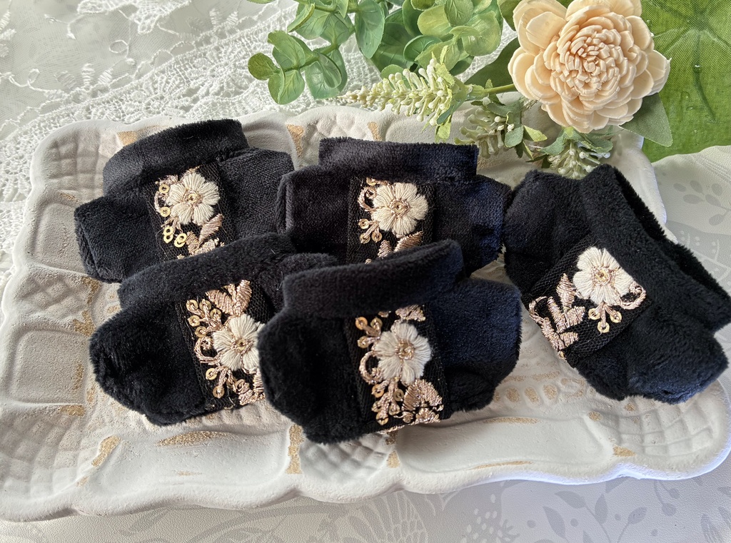 フラワーハイネックとシンプルハイネック