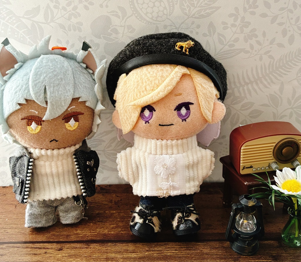 フラワーハイネックとシンプルハイネック