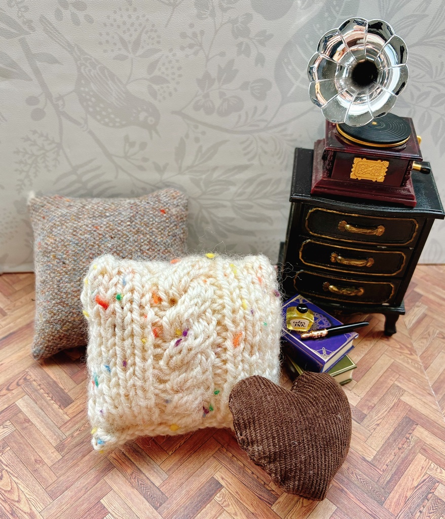 ラグにクッション試作品大放出