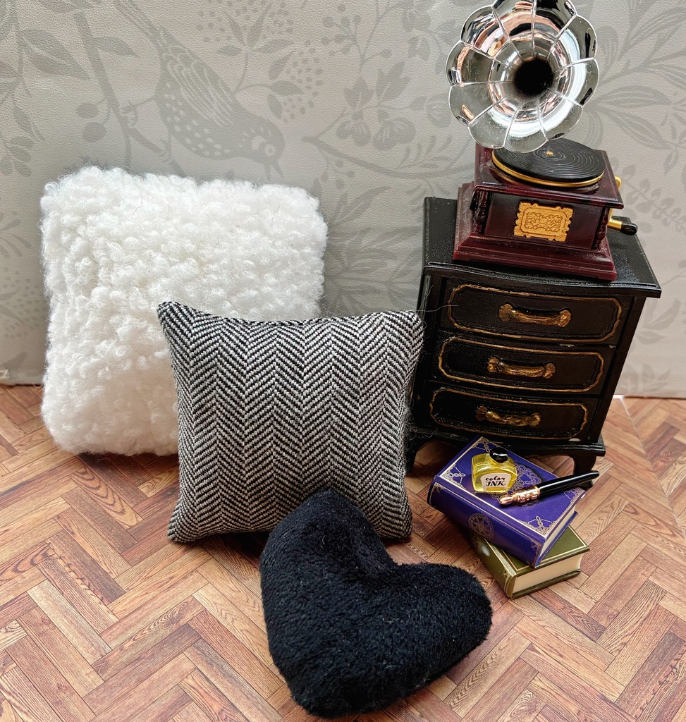 ラグにクッション試作品大放出