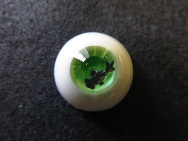 18mmレジンアイ(遊泳金魚 ガラスカレット)