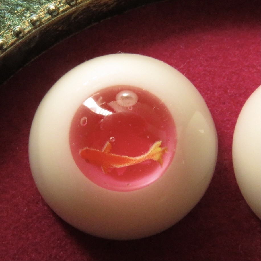 20mmレジンアイ(遊泳金魚 桜と真珠)