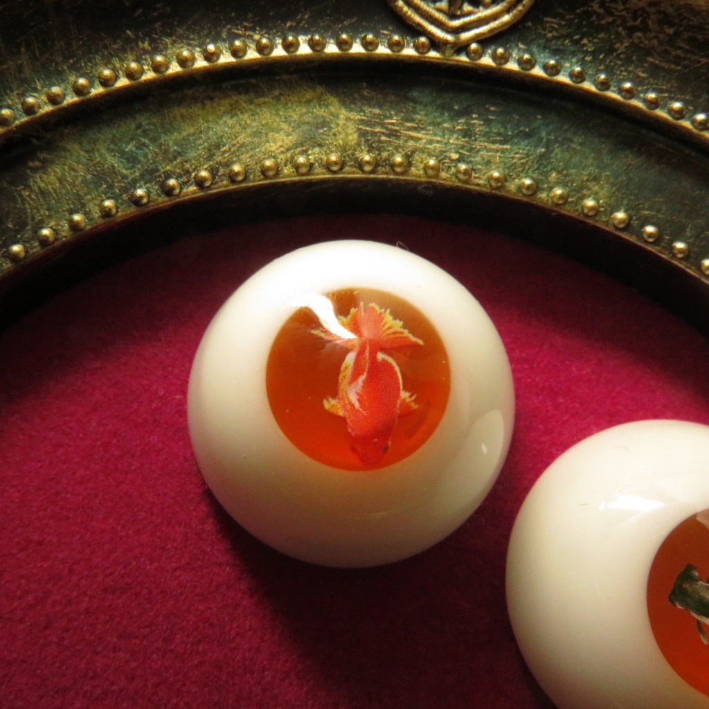 22mmレジンアイ(遊泳金魚 琥珀)