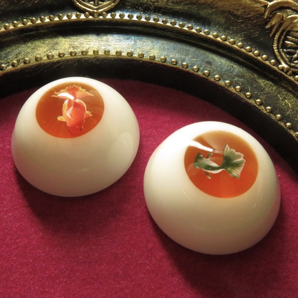 22mmレジンアイ(遊泳金魚 琥珀)