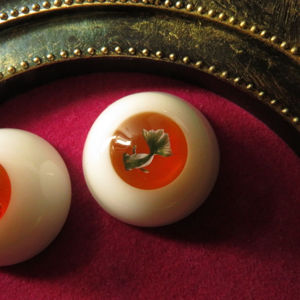 22mmレジンアイ(遊泳金魚 琥珀)