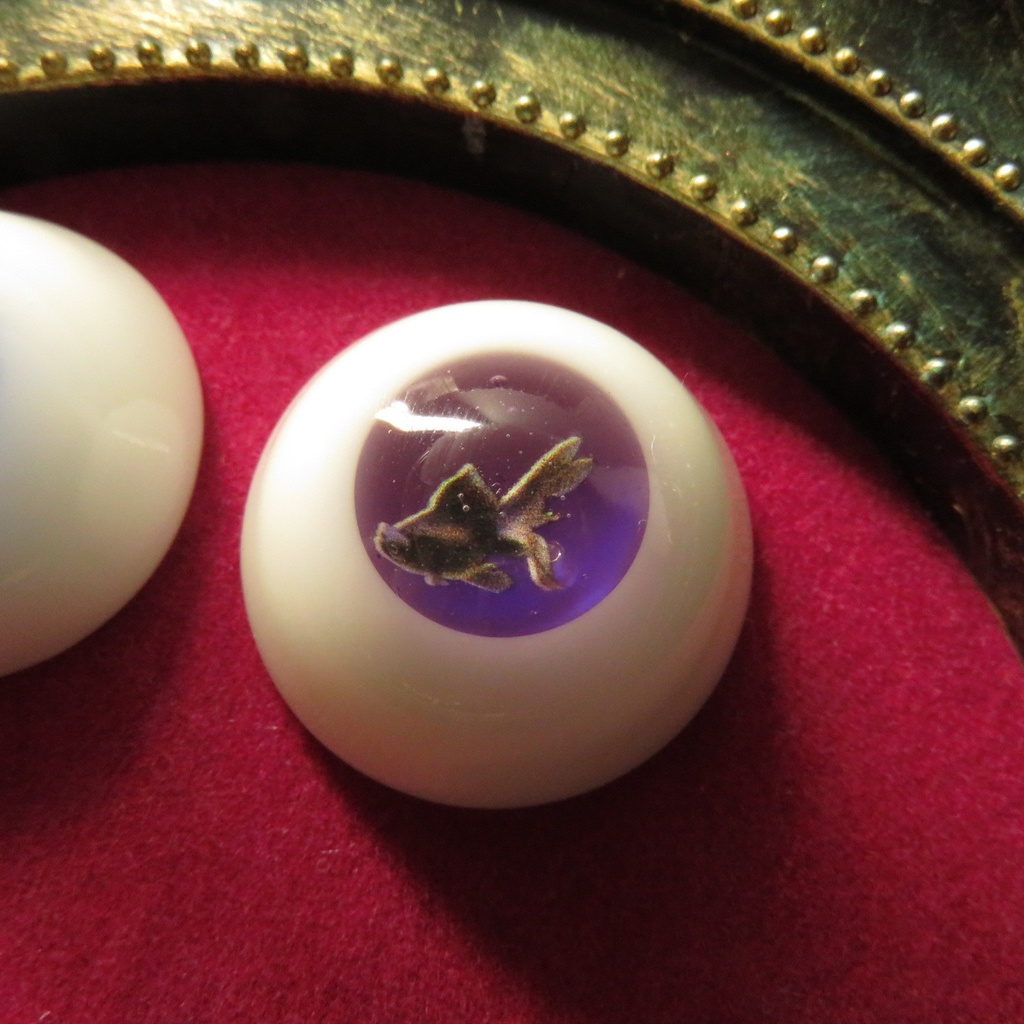 22mmレジンアイ(遊泳金魚 露草と菫)