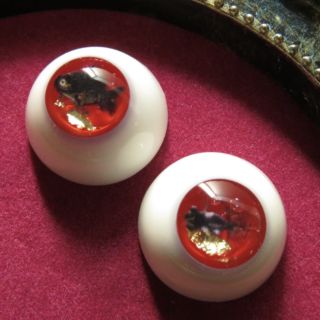 18mmレジンアイ(金箔金魚)
