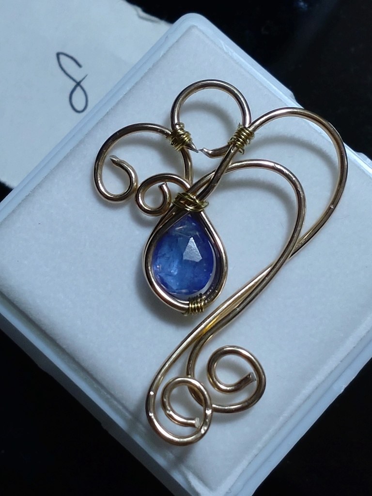 タンザナイトネックレス