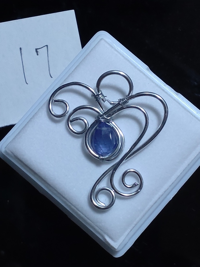 タンザナイトネックレス