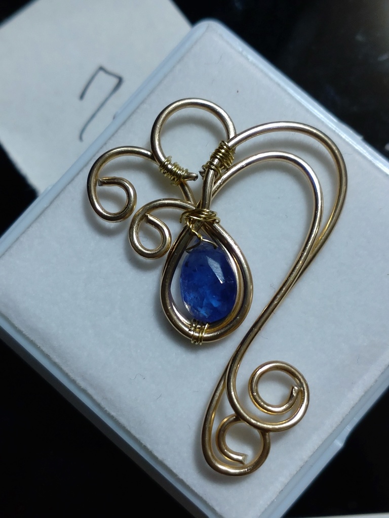 タンザナイトネックレス