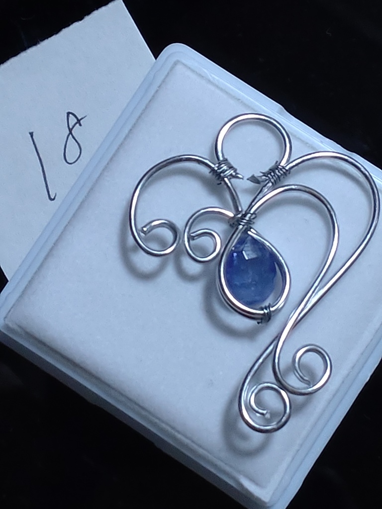 タンザナイトネックレス