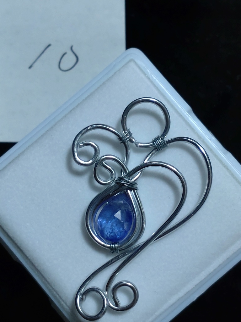 タンザナイトネックレス