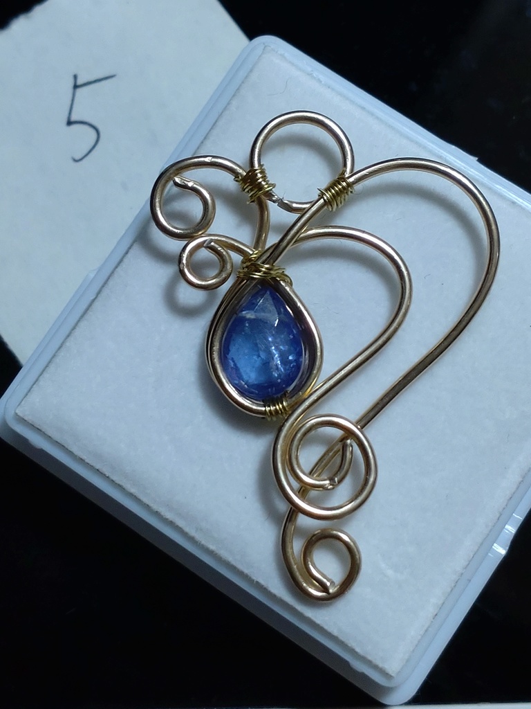 タンザナイトネックレス