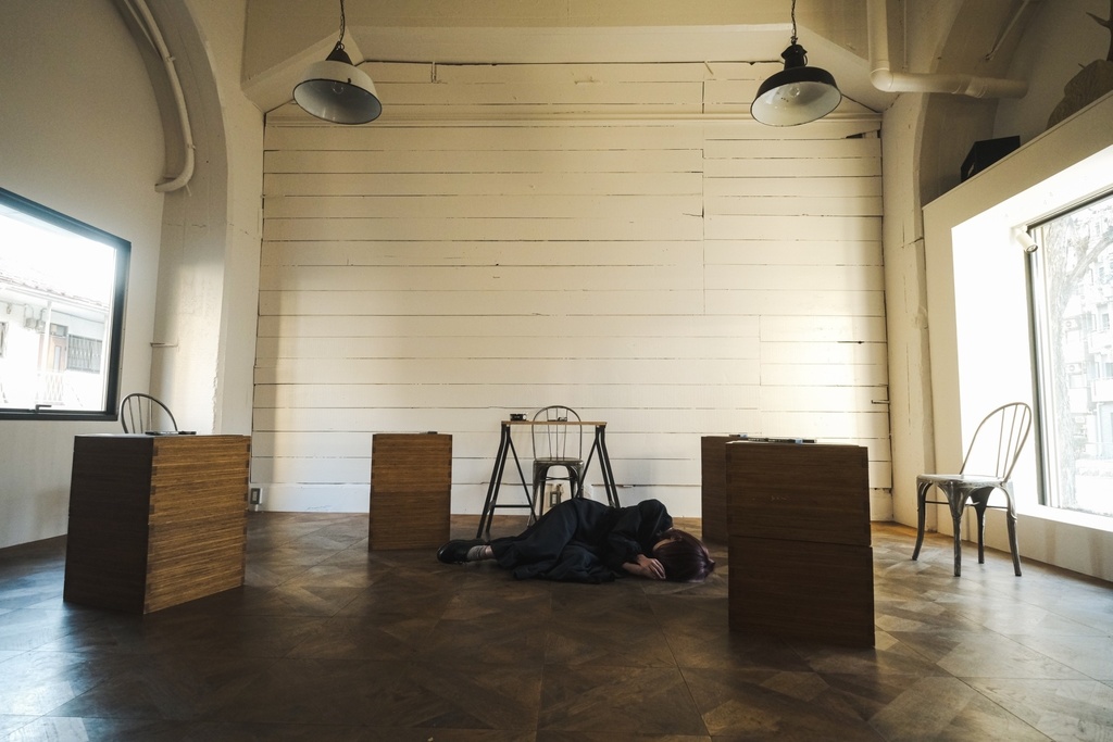 海に遠吠え第2回公演「夜明け、輪郭線をなぞって。」