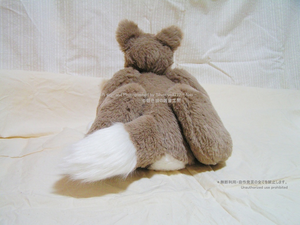 チョコレートブラウンの狼(オオカミ)