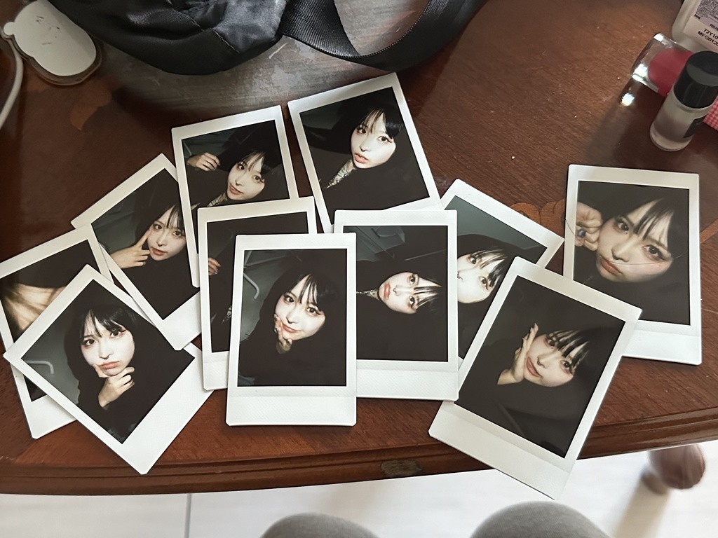 黒髪ロングチェキ