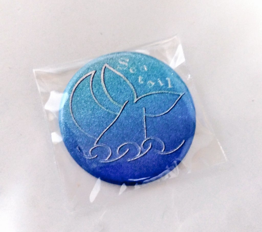 Seatailロゴグリッター缶バッジ