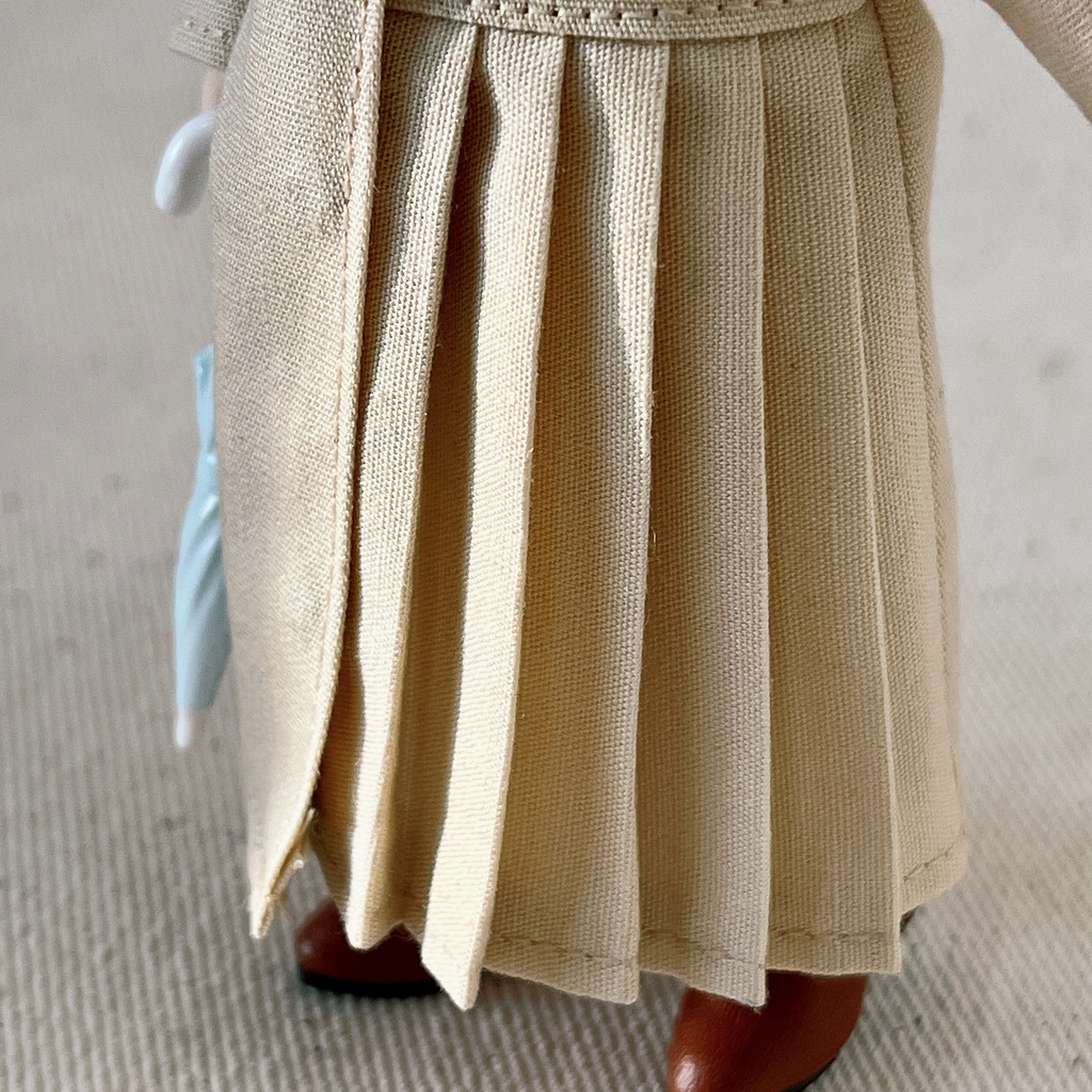 プリーツ入りのロングドレス オビツ11服 Piccodo服