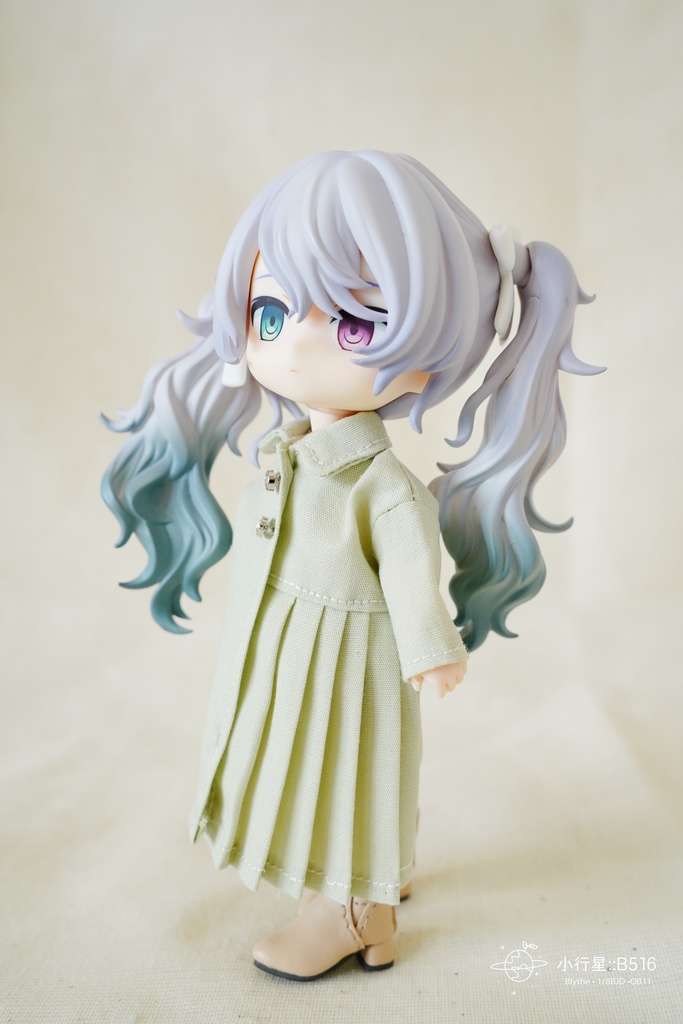 プリーツ入りのロングドレス オビツ11服 Piccodo服