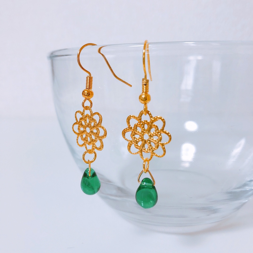 しずくと花のピアス【送料無料】