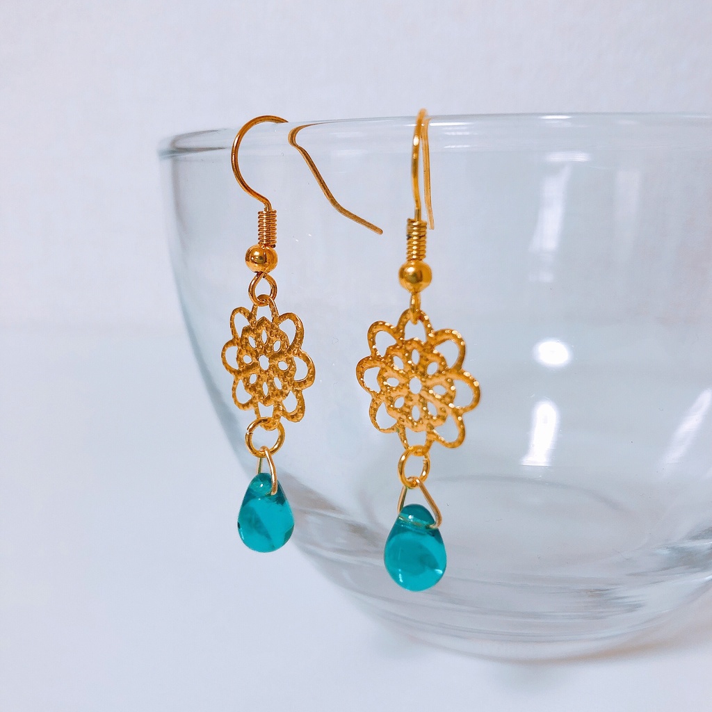 しずくと花のピアス【送料無料】