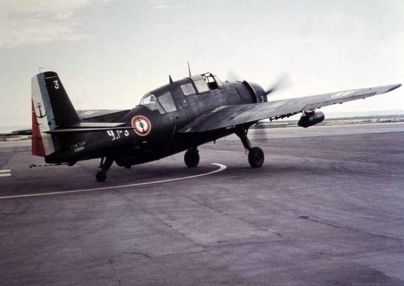 1/700 TBM-3S2 アヴェンジャー (翼展開状態)