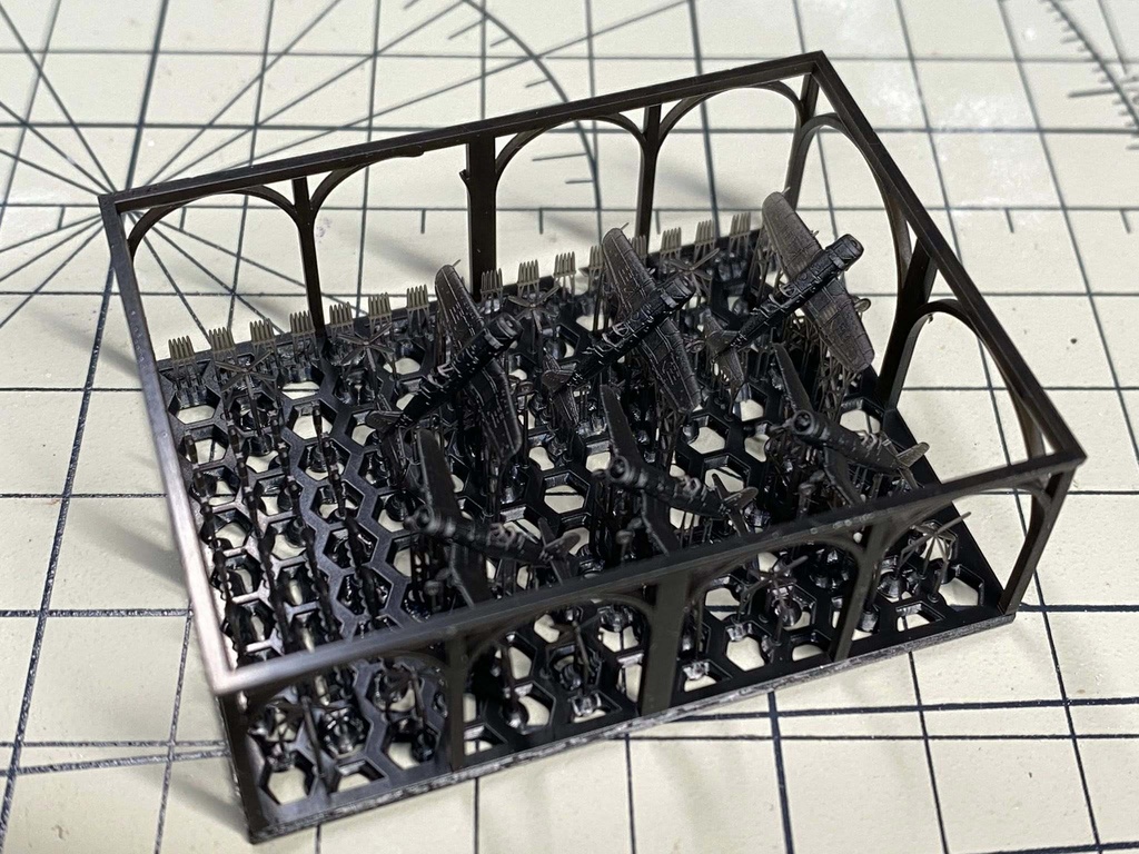 1/700 F4U-7 コルセア (翼展開状態)