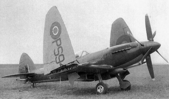 シーファイア FR Mk.47 (翼畳んだ状態)