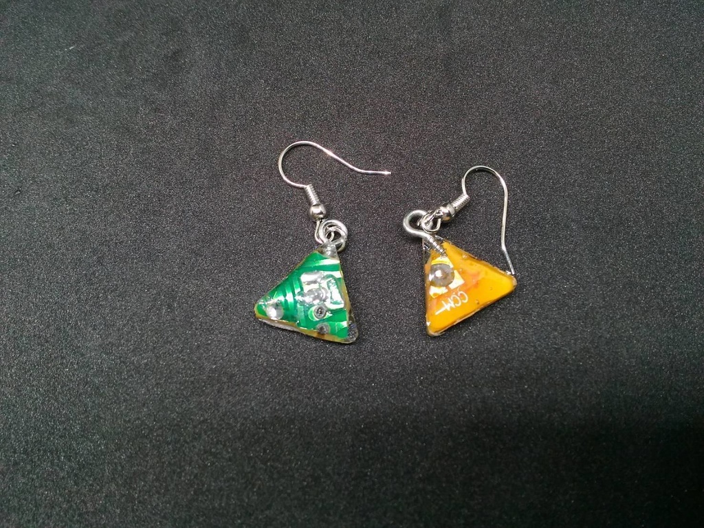 【Trageby Heroine】トライアングルカット基板フックピアス