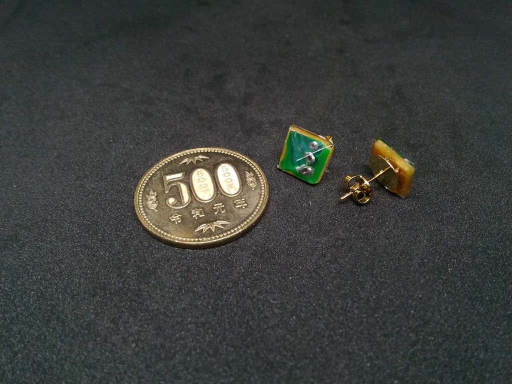 【Trageby Heroine】ダイヤカット基板ピアス