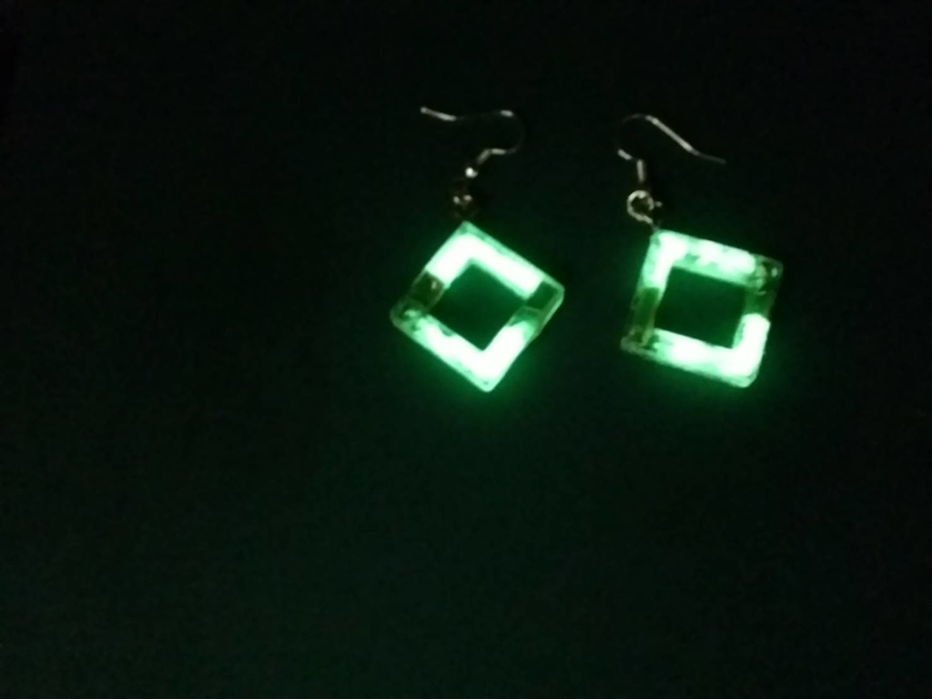 【Trageby Heroine】スクエアカット蓄光フックピアス