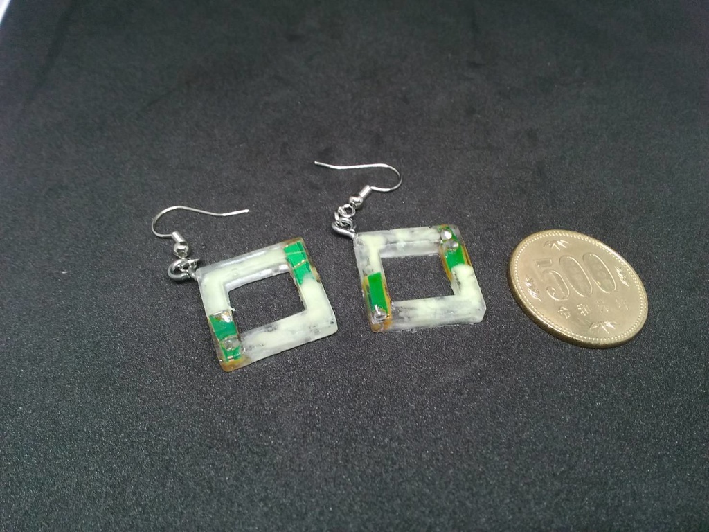 【Trageby Heroine】スクエアカット蓄光フックピアス