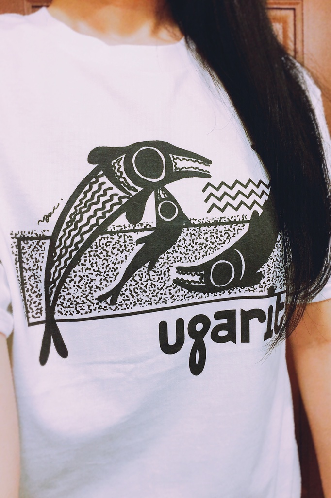 ウガリトのイルカちゃんTシャツ